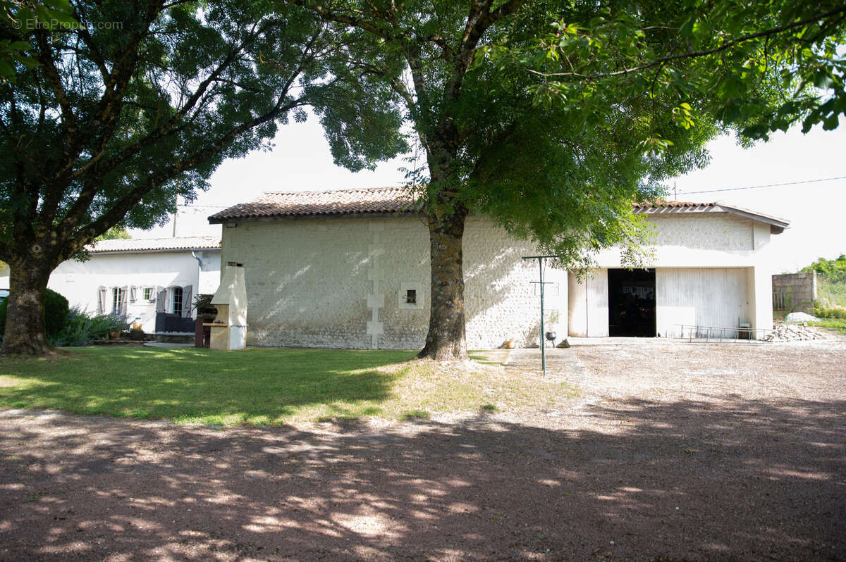 Maison à LADIVILLE