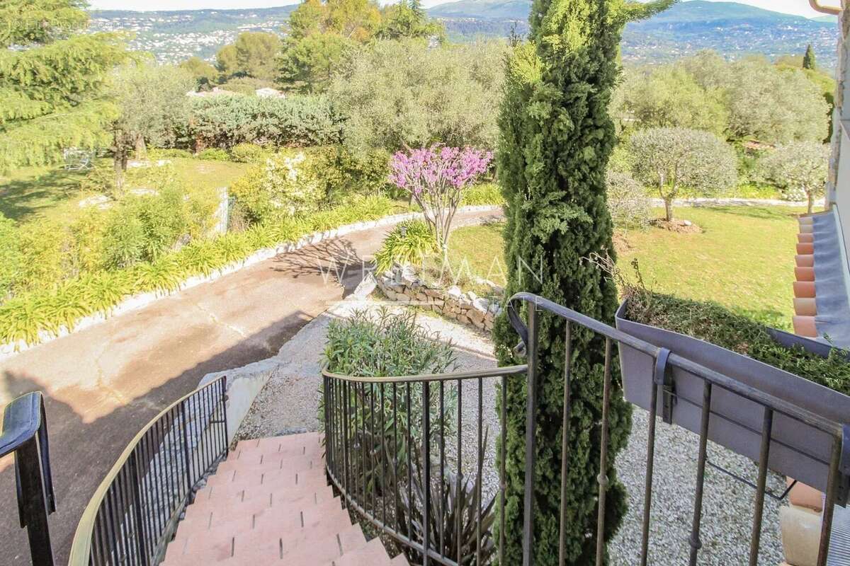 Magnifique villa familiale de 6 chambres, belle piscine et pool house, vues panoramiques à couper le souffle - Peyminade - photo 46