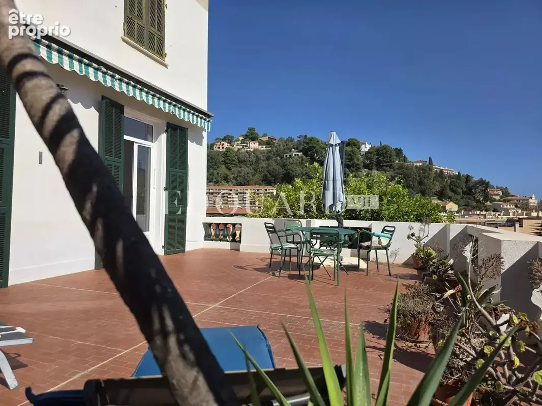 En exclusivité trois pièces à vendre avec splendide terrasse et agréable vue panoramique jusqu’à la mer - photo 10