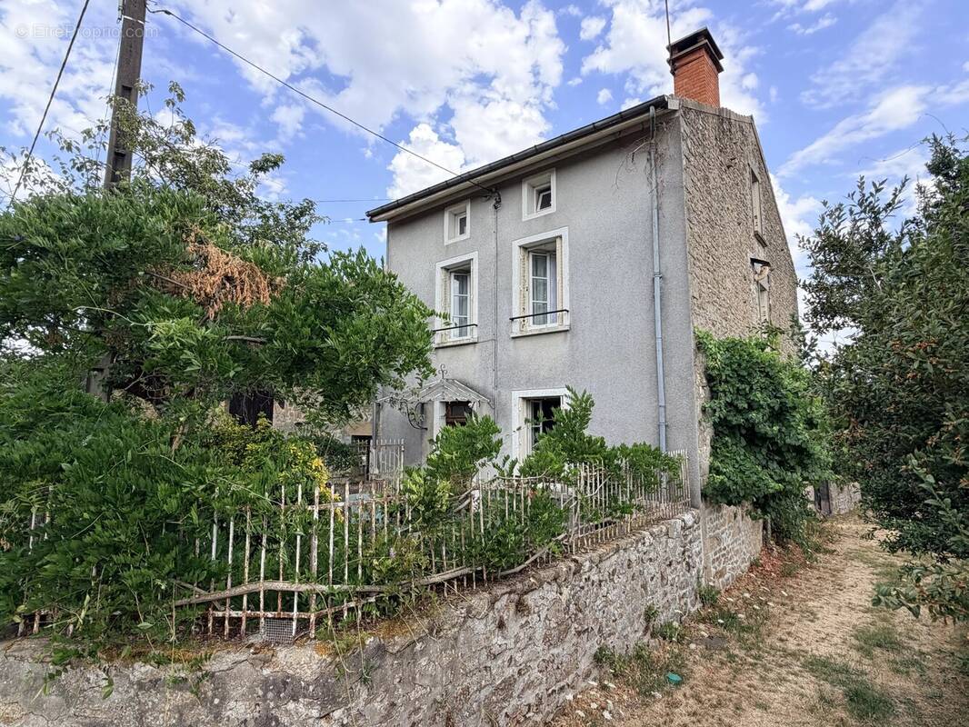 Maison à CHATEAUPONSAC