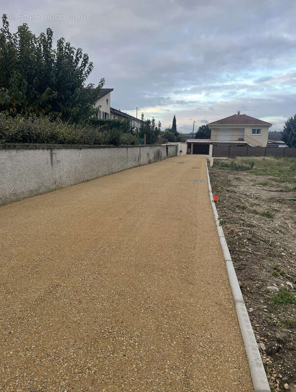 Terrain à SEREZIN-DU-RHONE