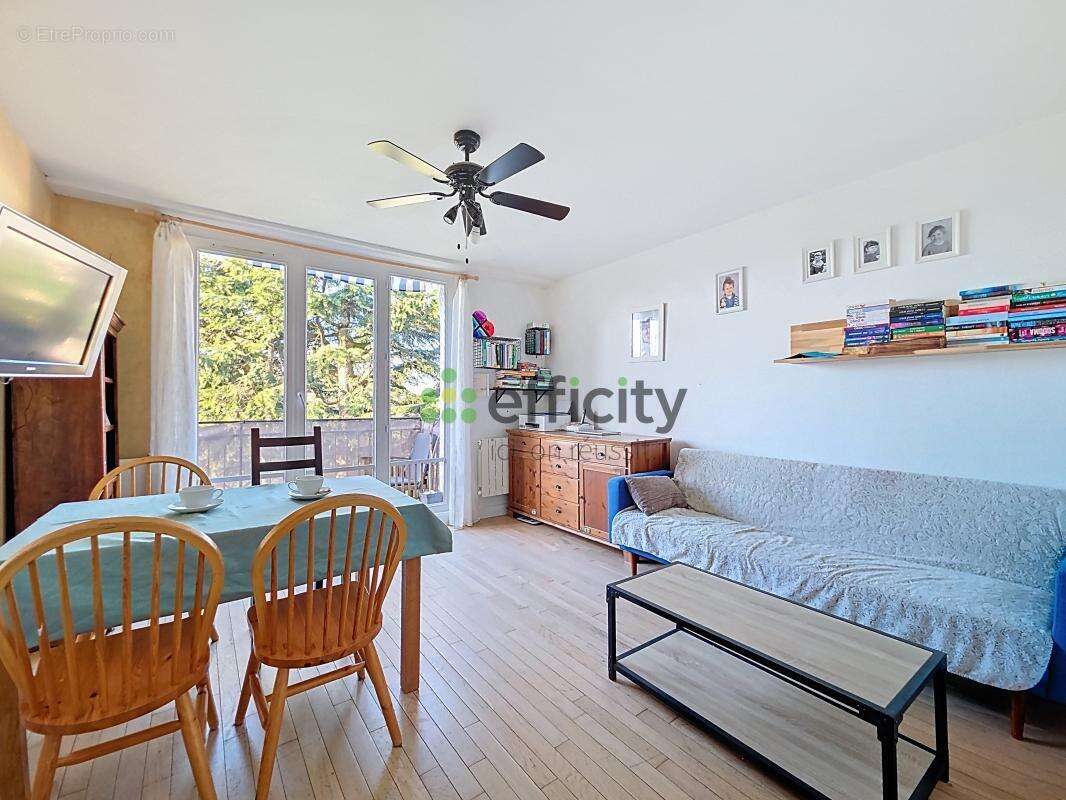 Appartement à LE PLESSIS-TREVISE