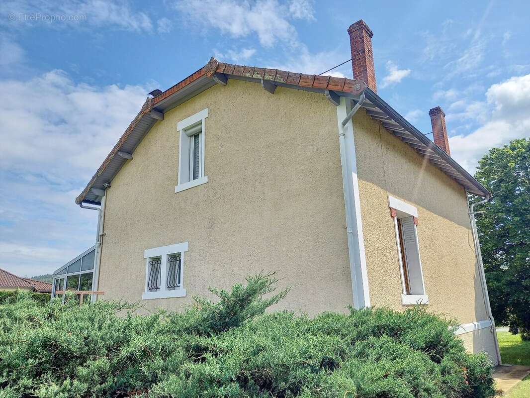 Au Bugue, maison de 129m² des années 30. - photo 9