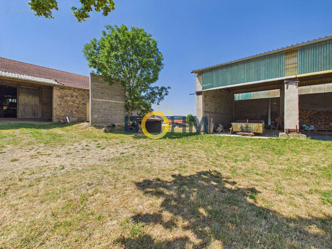 Ancien corps de ferme  sur 4000 m2 de terrain avec dependances attenantes et un hangar - photo 23