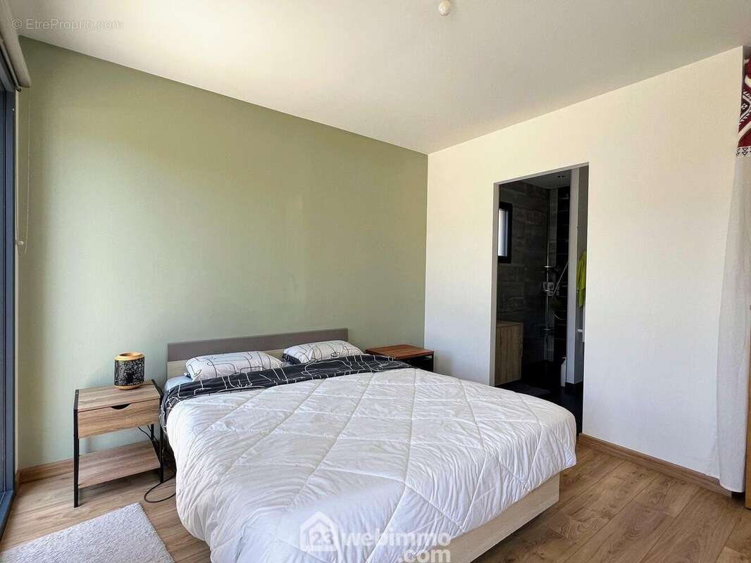 Une suite parentale de 17 m² avec dressing... - Maison à MONTREUIL-JUIGNE