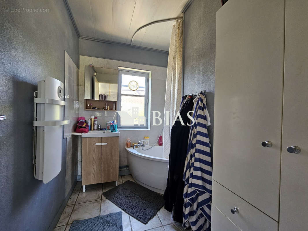 Maison à SAINTE-COLOMBE-LA-COMMANDERIE