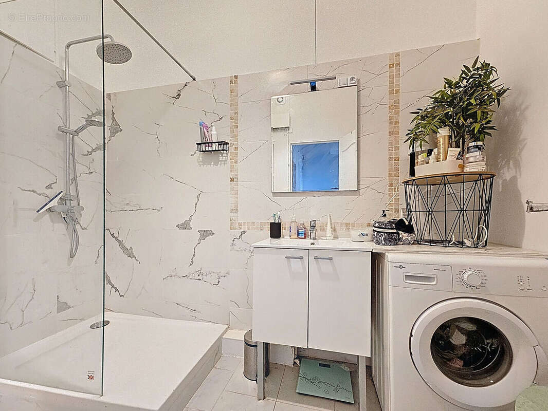 Appartement à MARSEILLE-4E