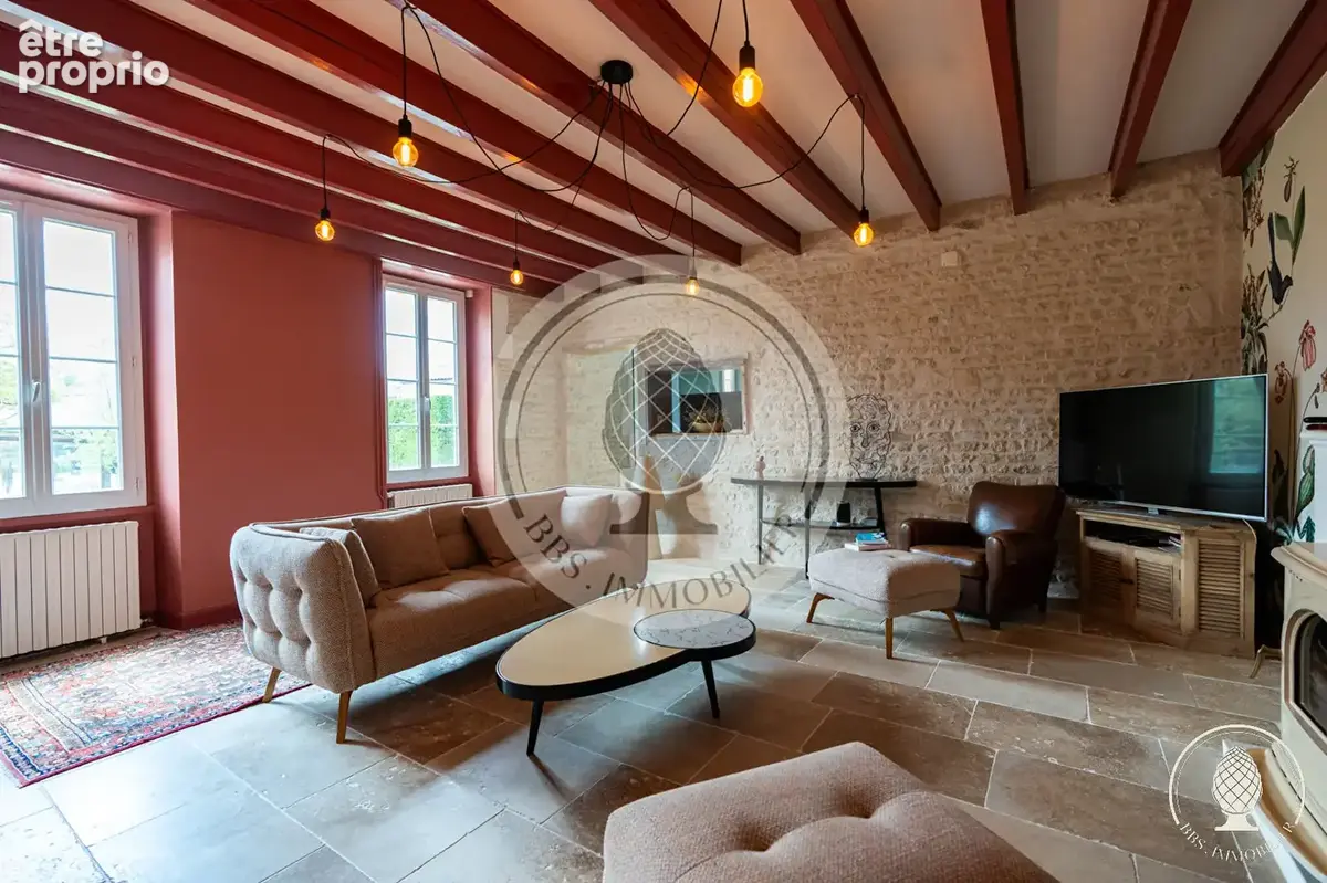 Propriété de caractère ? longère charentaise, piscine & hangar de 307 m² - photo 8