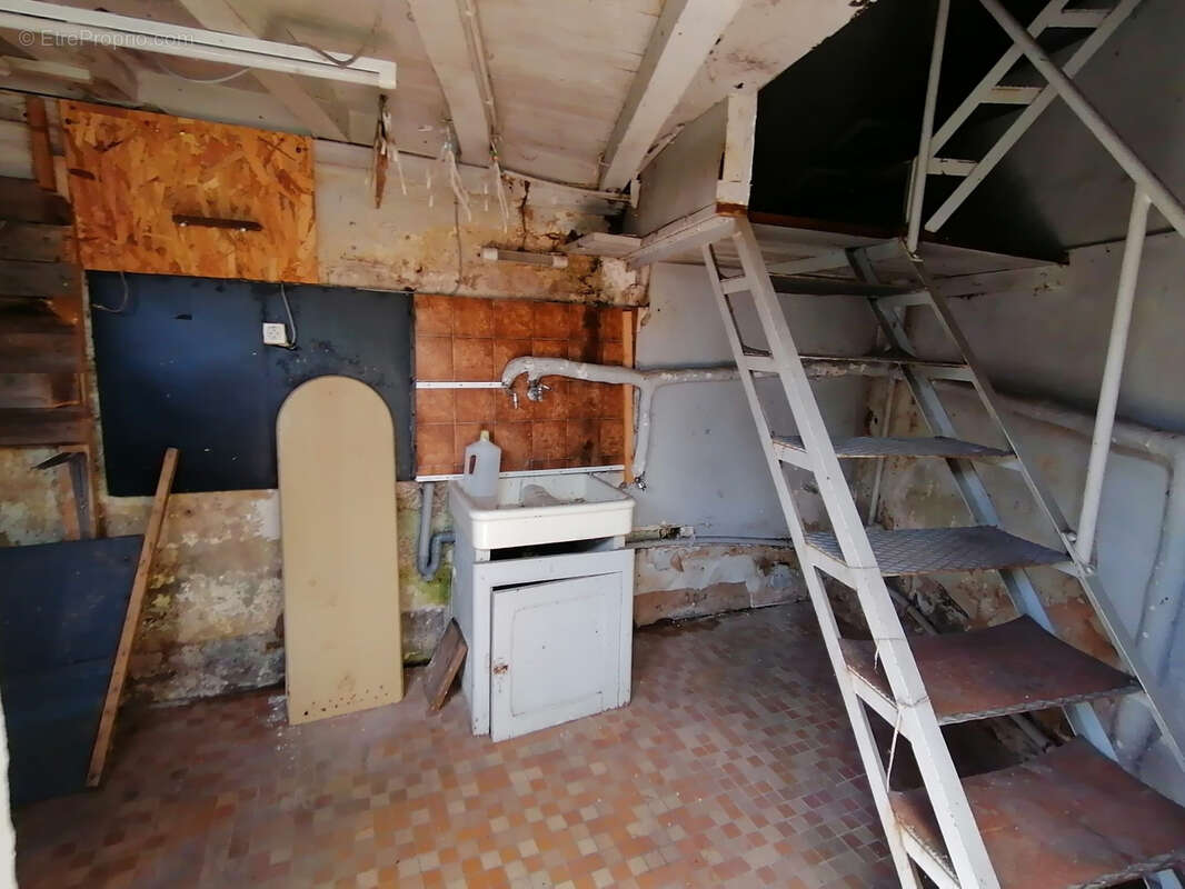 Maison à SAINT-DENIS-DE-JOUHET