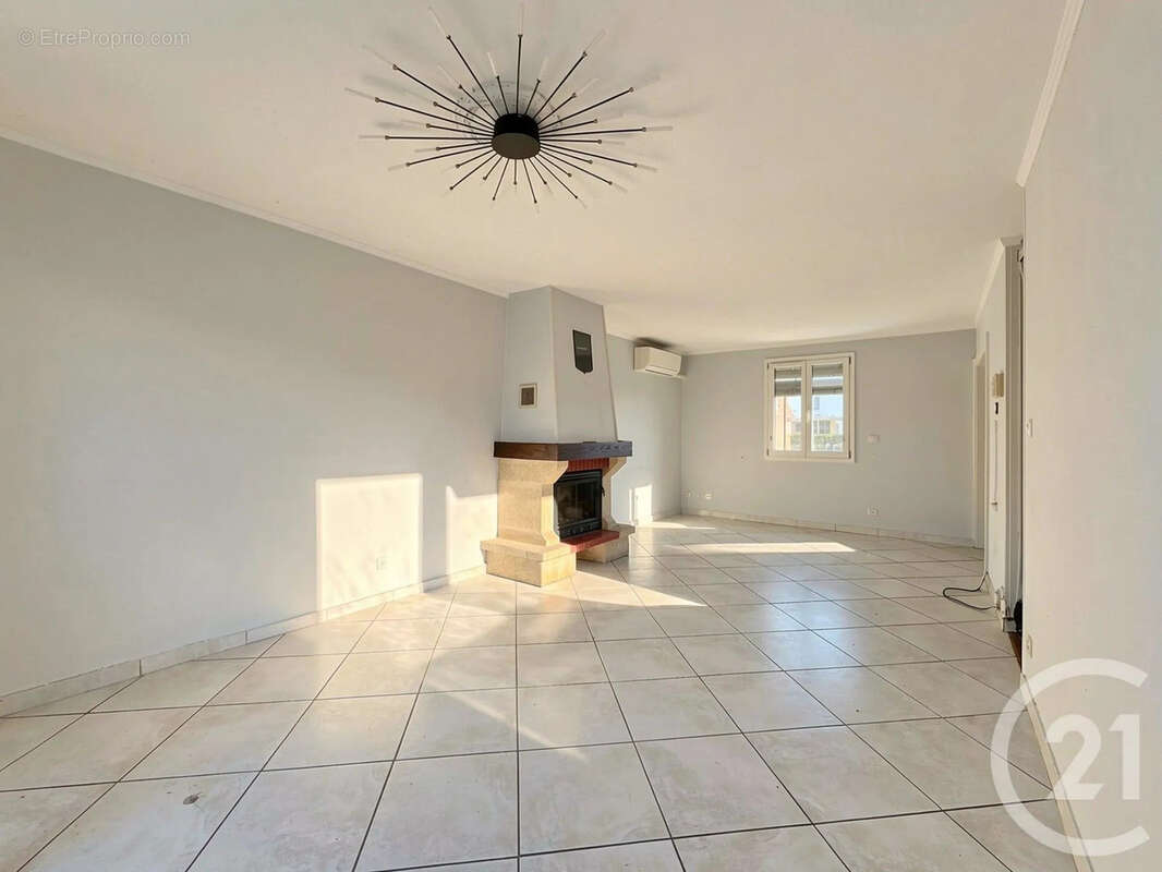 Maison à DECINES-CHARPIEU