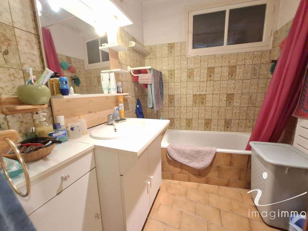 Rare maison de village de type 4 avec cours et garage de 60 m2 ! - photo 12