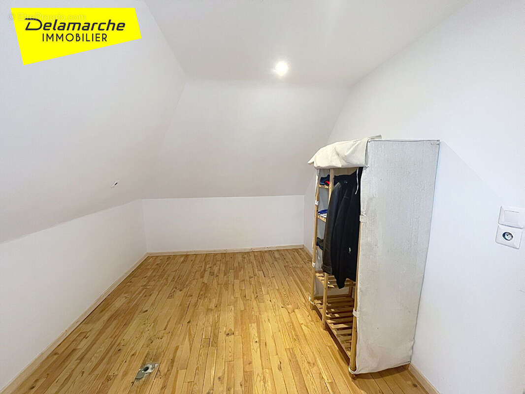 A VENDRE  AVRANCHES Maison avec Piscine au Val Saint Pere, 6 pièces et terrain de 2000 m² proche A84  entre Rennes et Caen - photo 12
