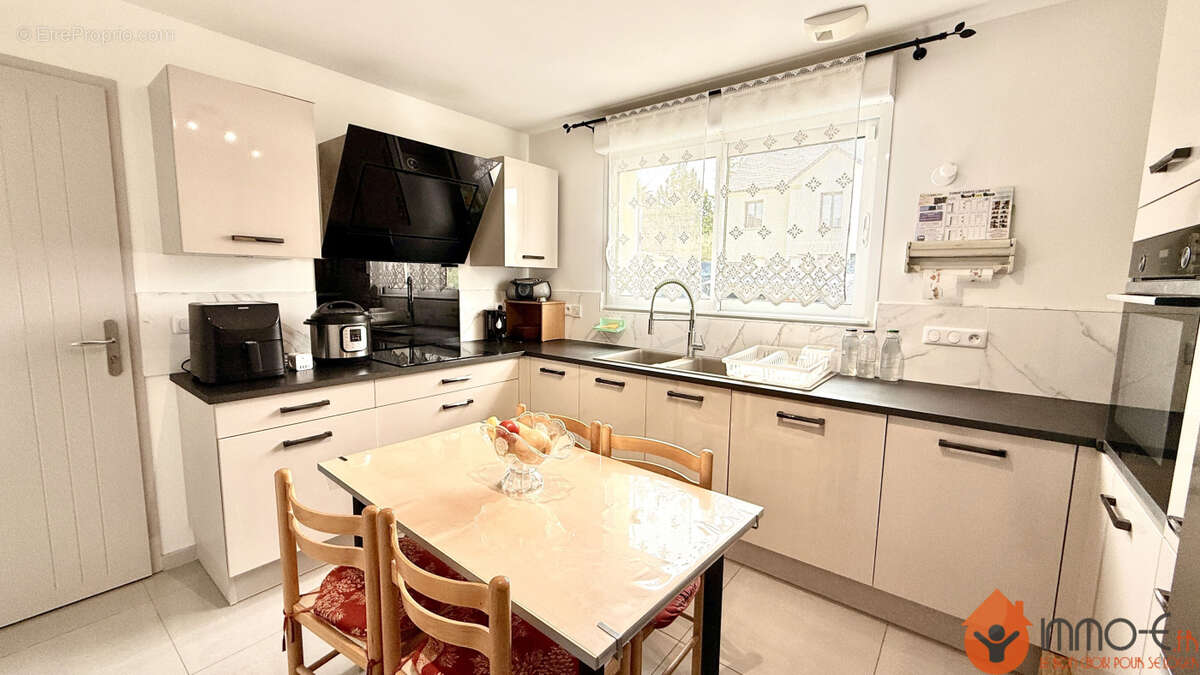 Maison à CONDE-SAINTE-LIBIAIRE