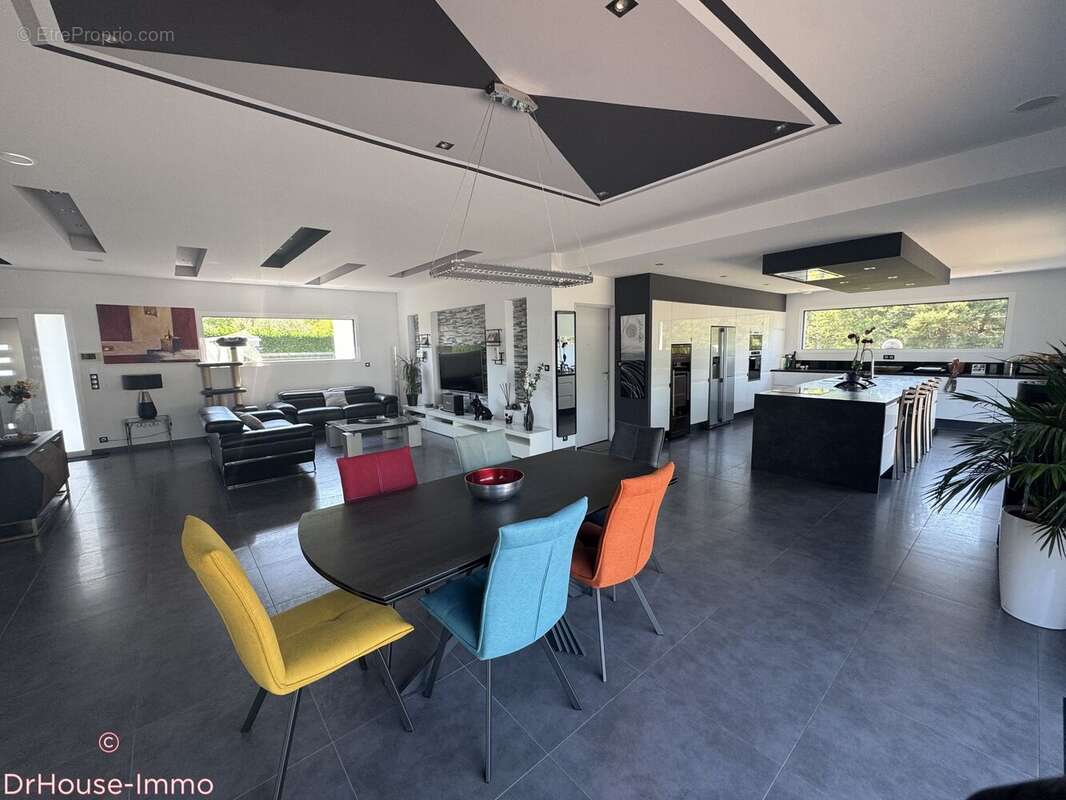 Maison 250 m² à Boulazac  - photo 4