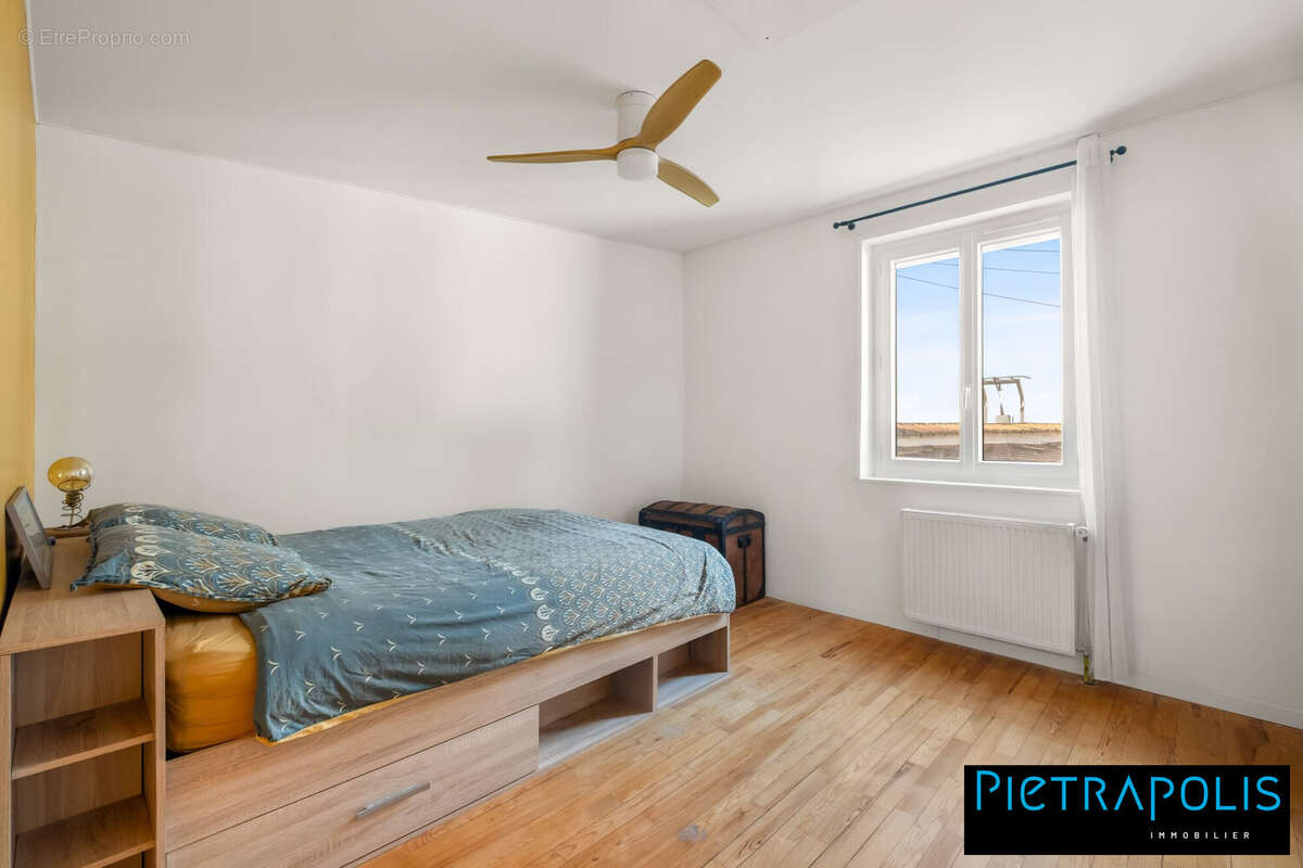 Maison 161 m² à Sainte-Foy-Les-Lyon  - photo 8