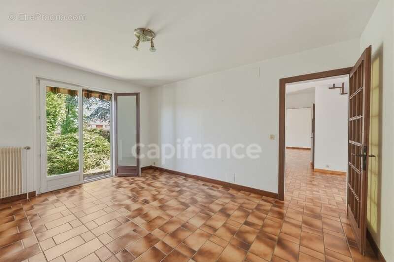 Maison à PREVESSIN-MOENS