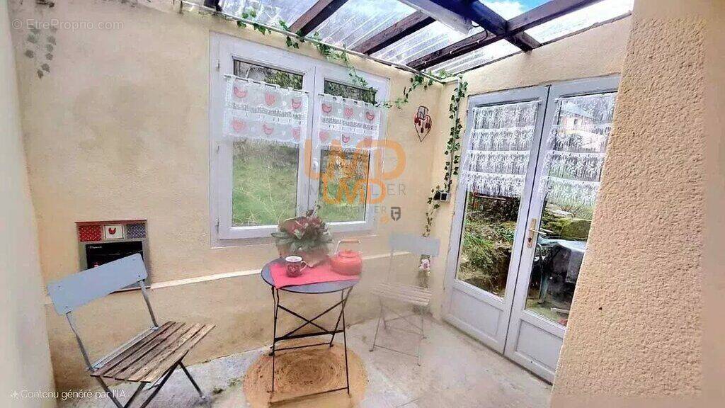 Maison à SALLES-CURAN