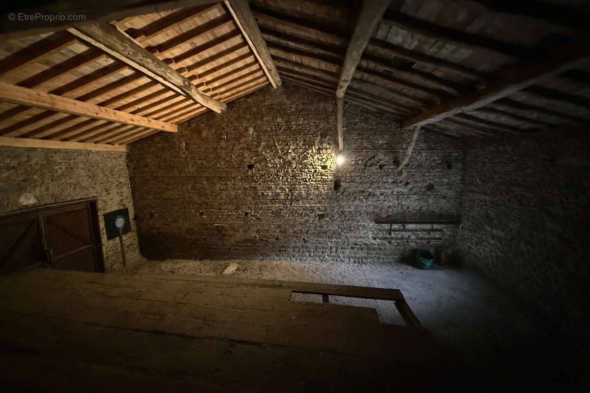 Maison à COMMELLE-VERNAY