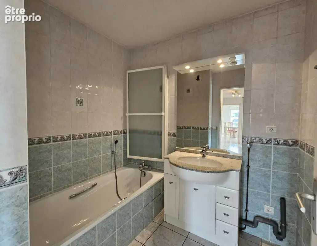 Vétraz Monthoux - Proximité Genève - T3 au dernier étage - 75 m² - Terrasse - Balcon - Garage fermé – Cave - photo 8