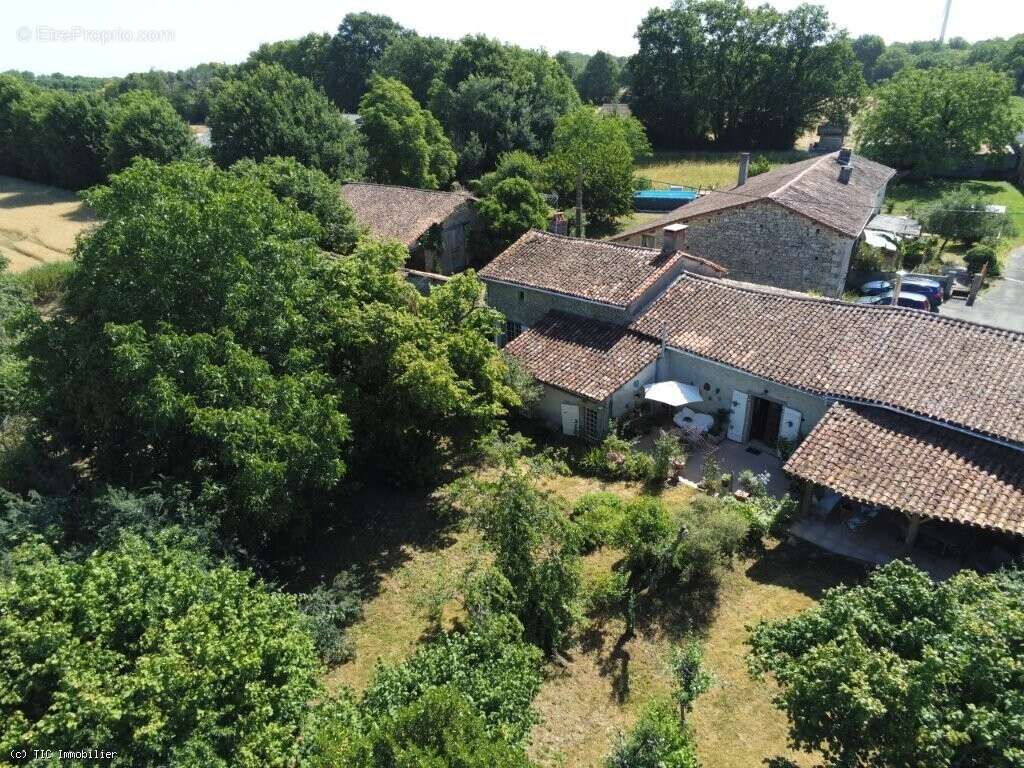 Maison à CHAMPAGNE-MOUTON