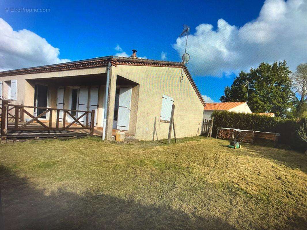 Maison à LA POMMERAIE-SUR-SEVRE
