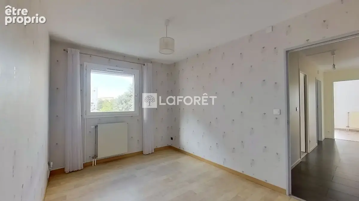 Proche Monplaisir - Appartement  T3 - Balcon - Garage double - photo 5