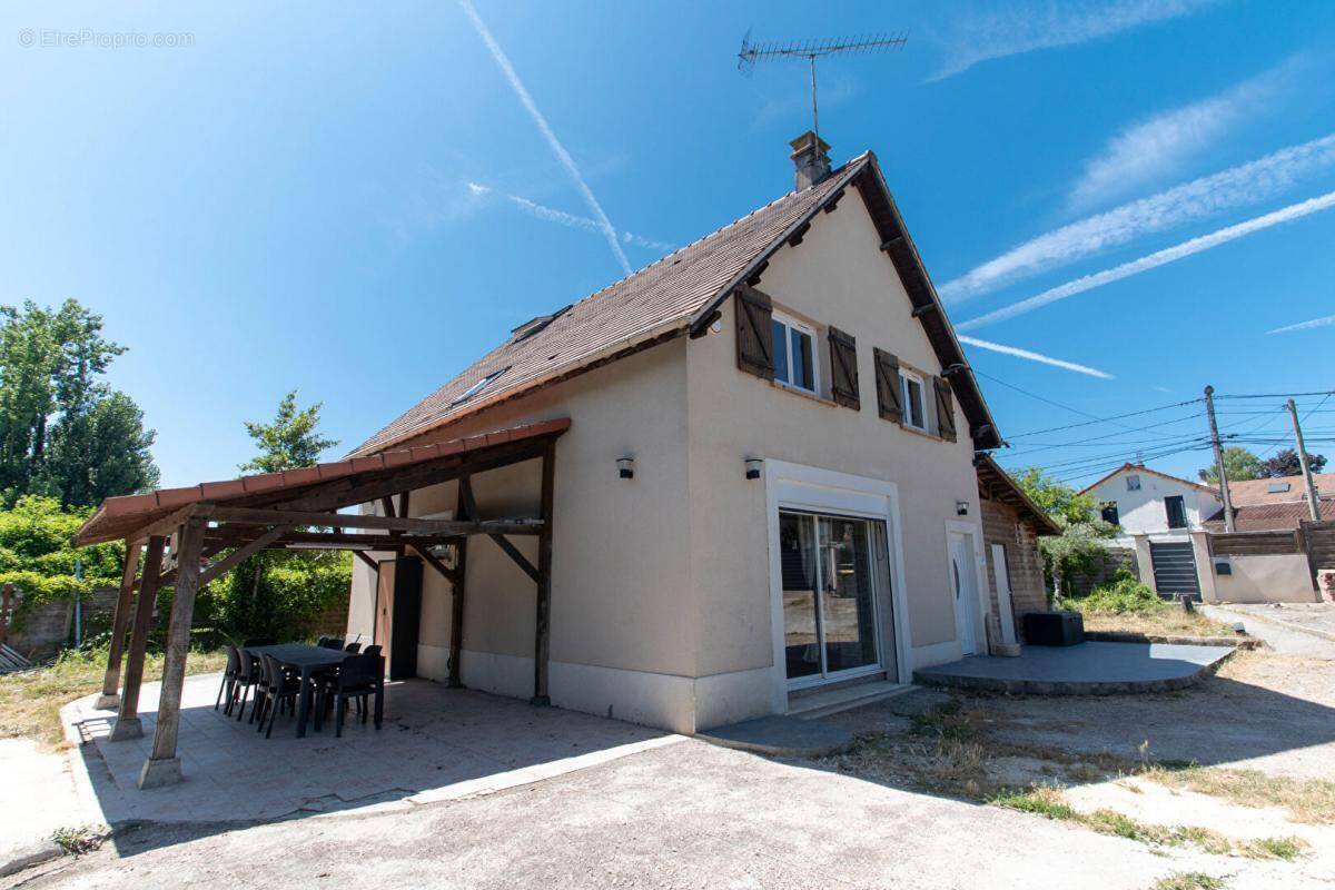 Maison à LEUVILLE-SUR-ORGE