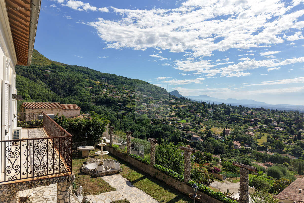 Maison à TOURRETTES-SUR-LOUP