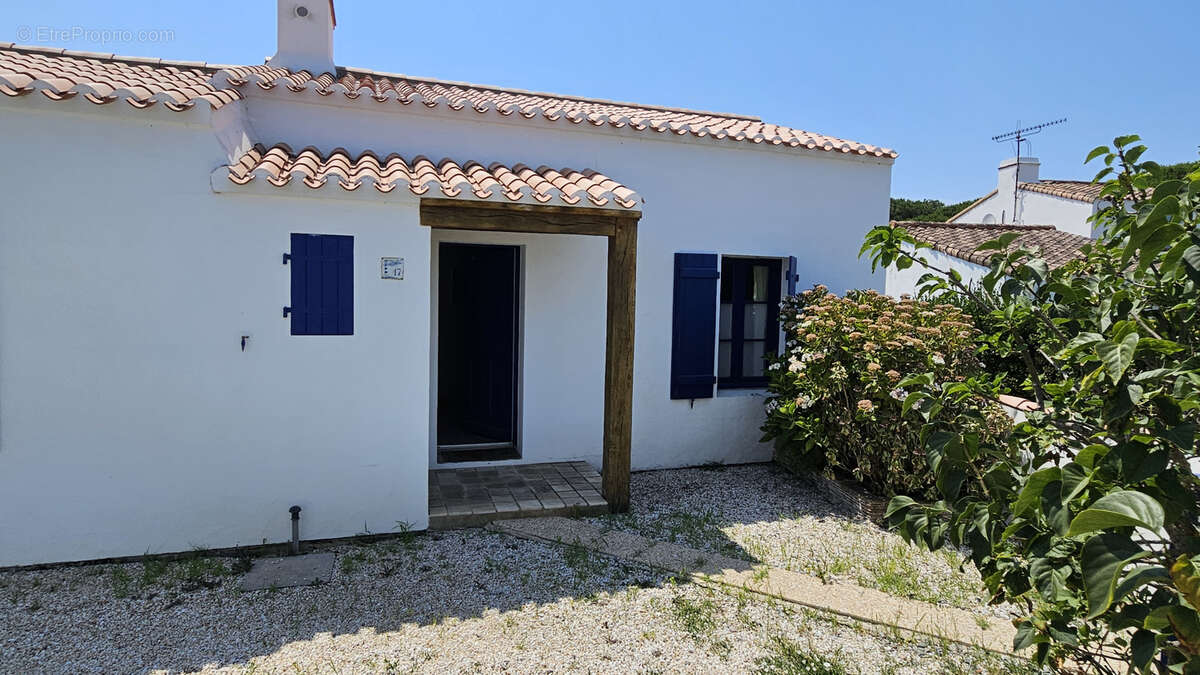 A proximité du bois des Eloux, belle maison en très bon état. - photo 3