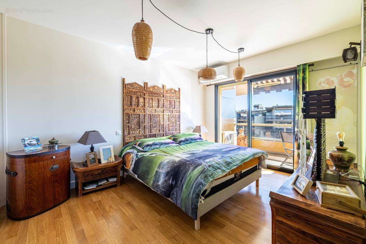 Appartement à SAINT-LAURENT-DU-VAR
