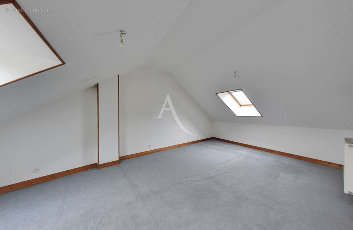 Maison à MAILLY-LA-VILLE