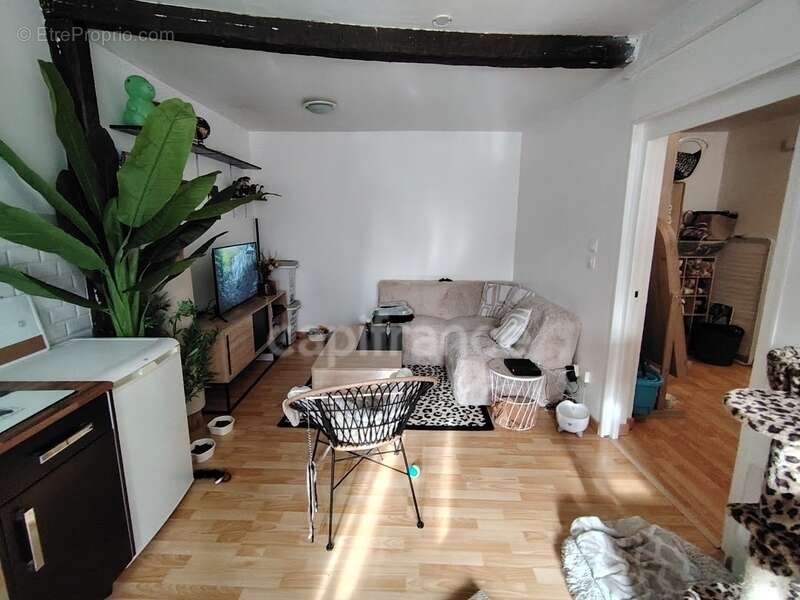 Appartement à COULANGES-LA-VINEUSE