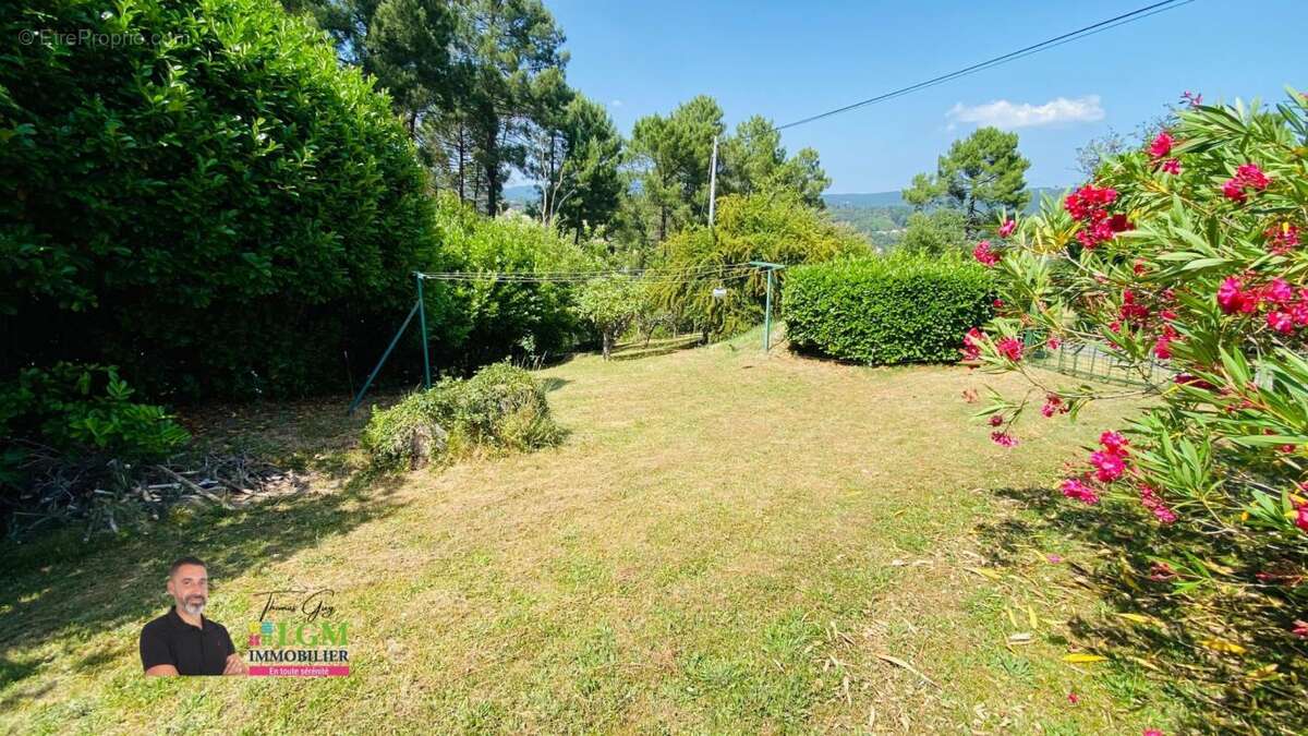 Appartement à LES SALLES-DU-GARDON