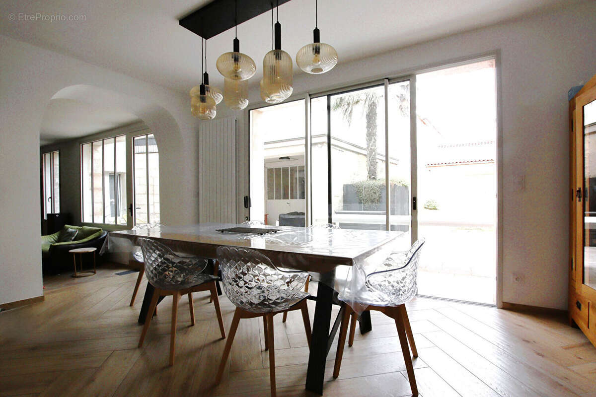 Maison de ville atypique 239 m² dans le centre de Niort - photo 8