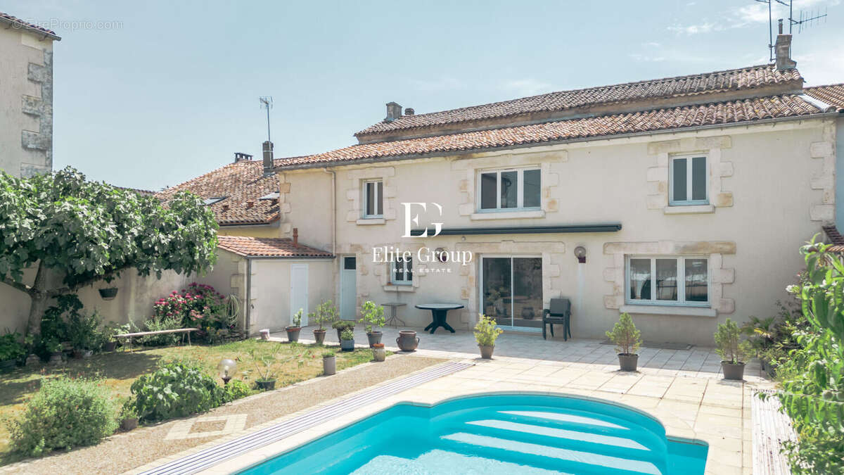 Maison à CHATEAUNEUF-SUR-CHARENTE