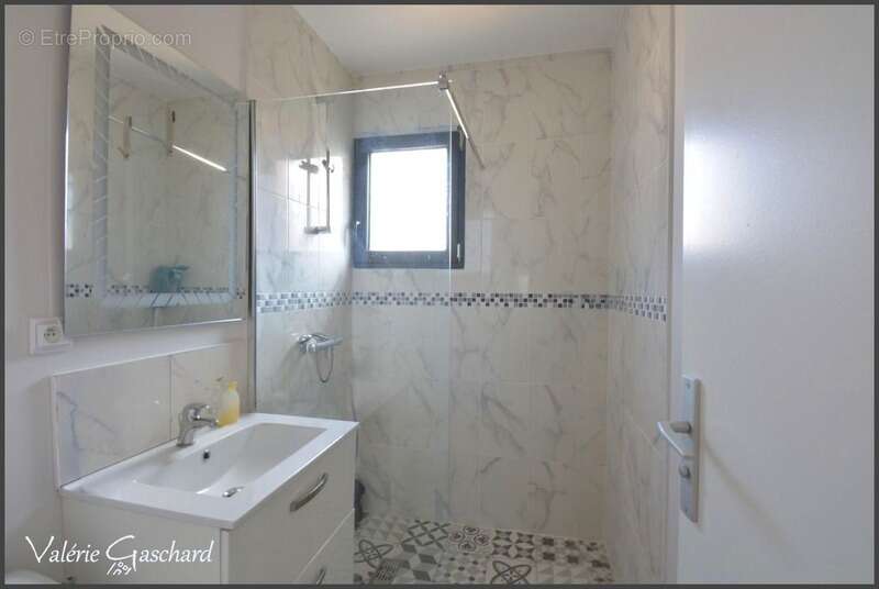 Maison à SAINT-MEDARD-DE-GUIZIERES