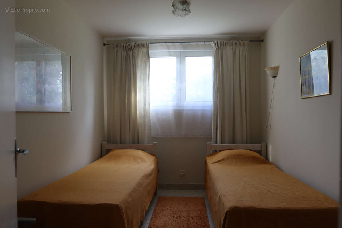 Maison à AINAY-LE-CHATEAU