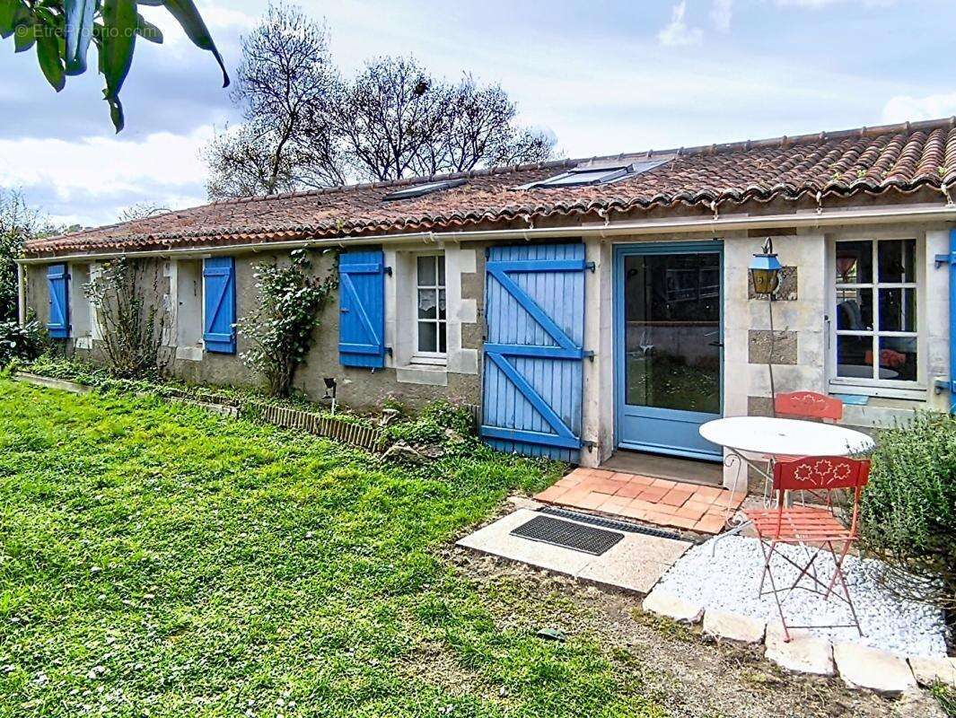 Maison bourgeoise Divatte Sur Loire 7 pièces 234 m2 - photo 2