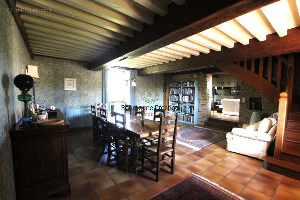 Authentique maison de famille en bourgogne de 263 m² avec 5 chambres - parc arbore de 3 041 m² et  dependances - photo 16