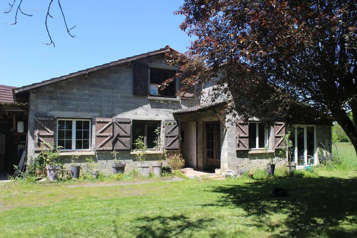 Maison à MONTREJEAU