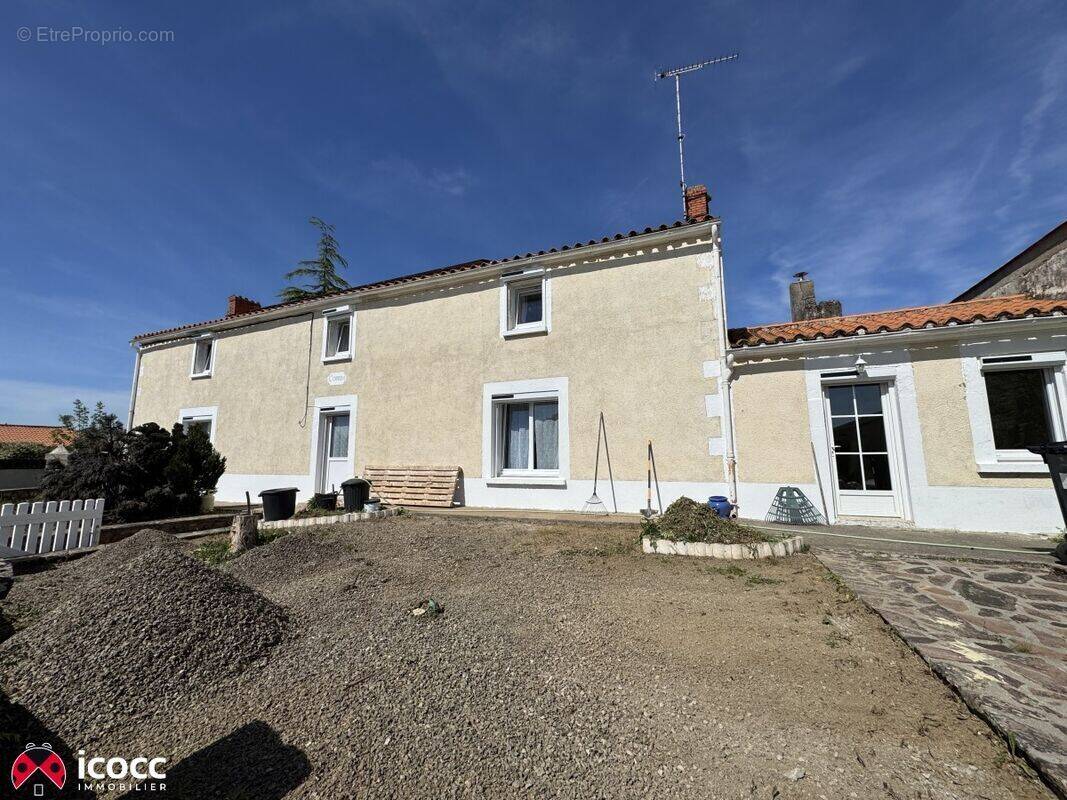 Maison à LES MAGNILS-REIGNIERS