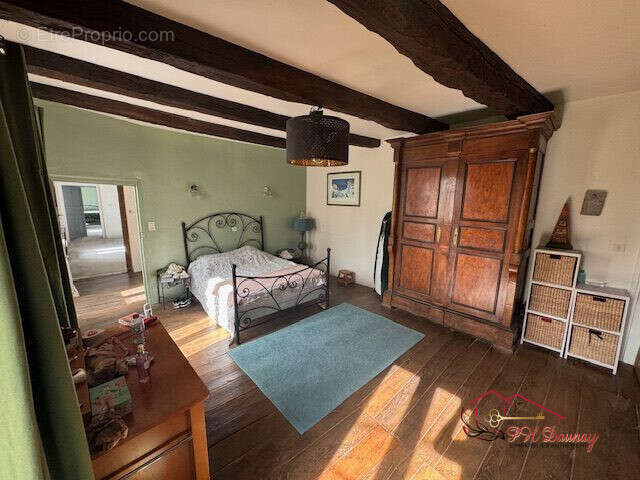 Maison à SALLES-CURAN