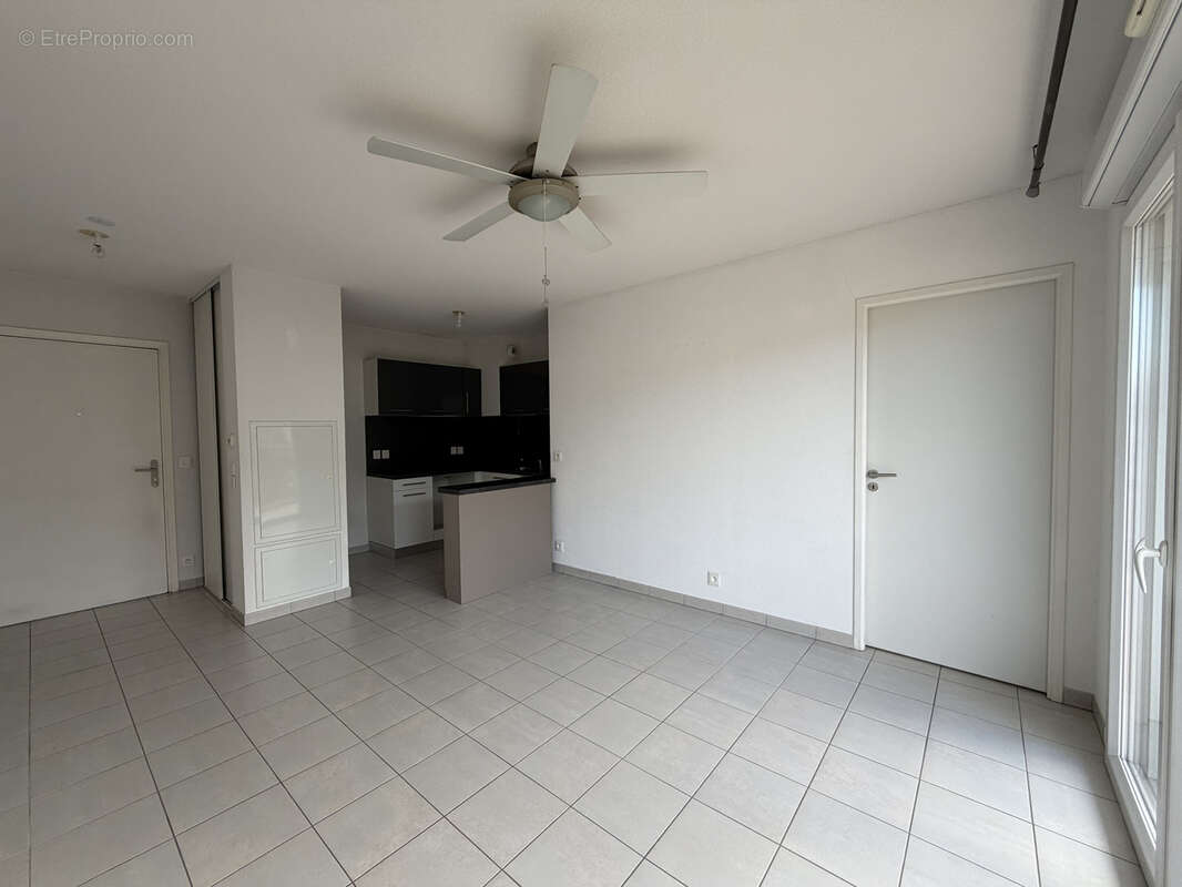 Appartement à CARROS