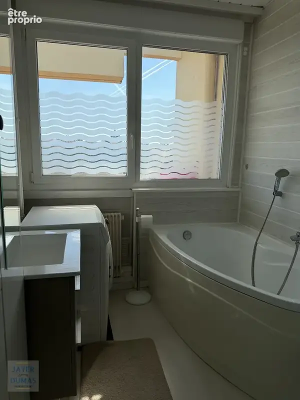 EN EXCLUSIVITÉ - CHALON-SUR-SAONE - Bel Appartement T1 avec grande loggia - - photo 9