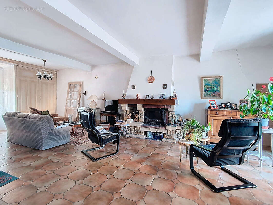 Maison à SAINT-ETIENNE-DES-OULLIERES