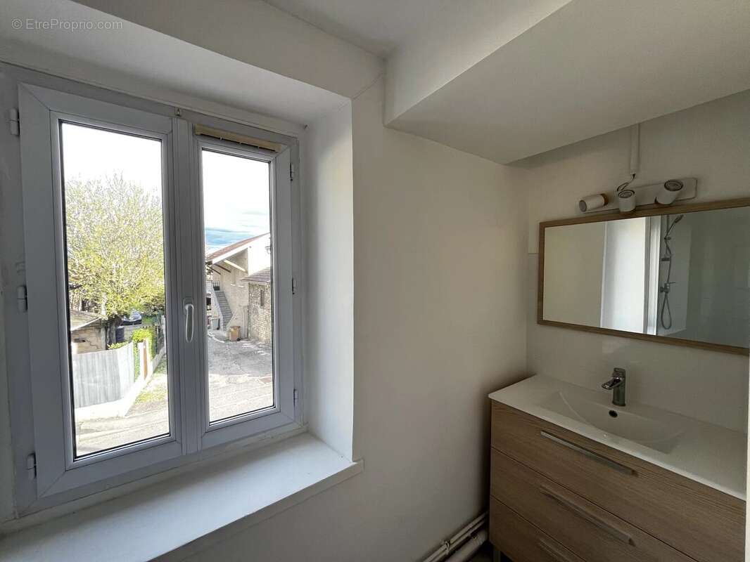 Maison à VAULX-MILIEU