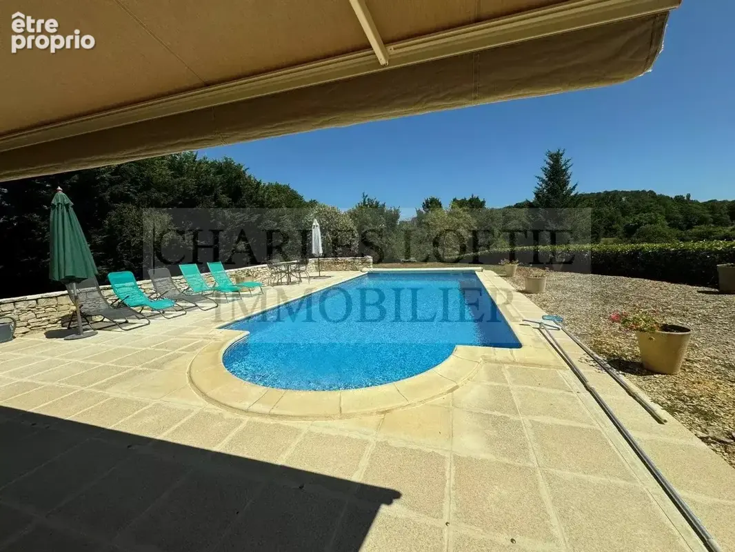 Maison de construction récente de plain-pied avec garage, piscine sur plus de 1500 m² de terrain - photo 16