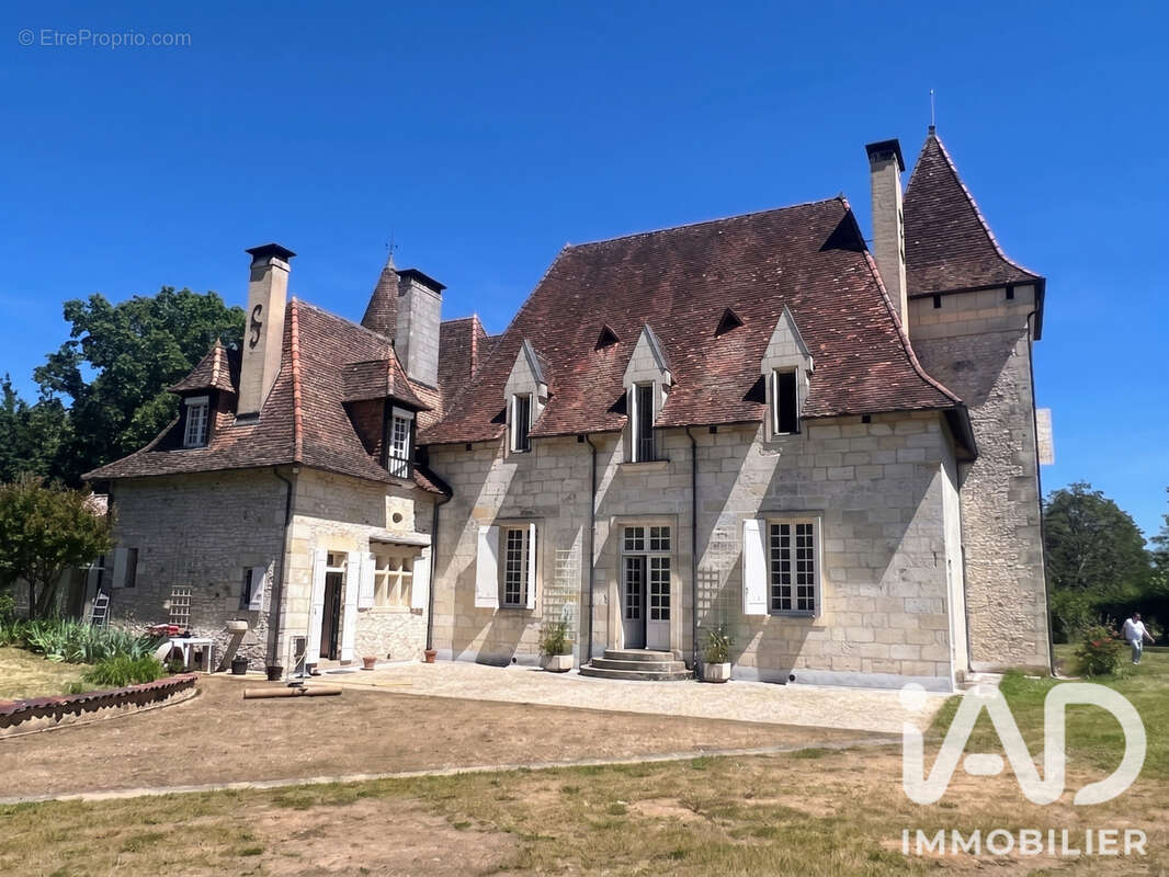Maison 302 m² à Mussidan  - photo 2