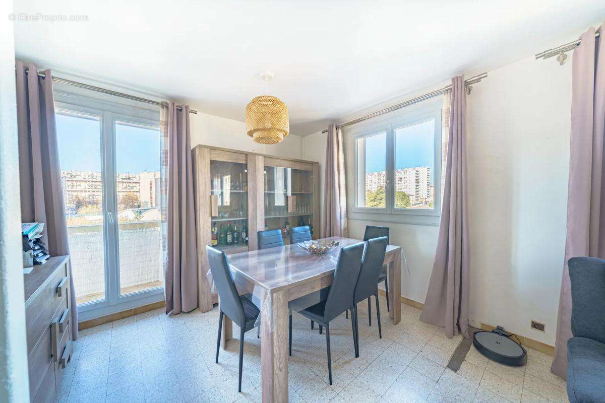 Appartement à MARSEILLE-14E