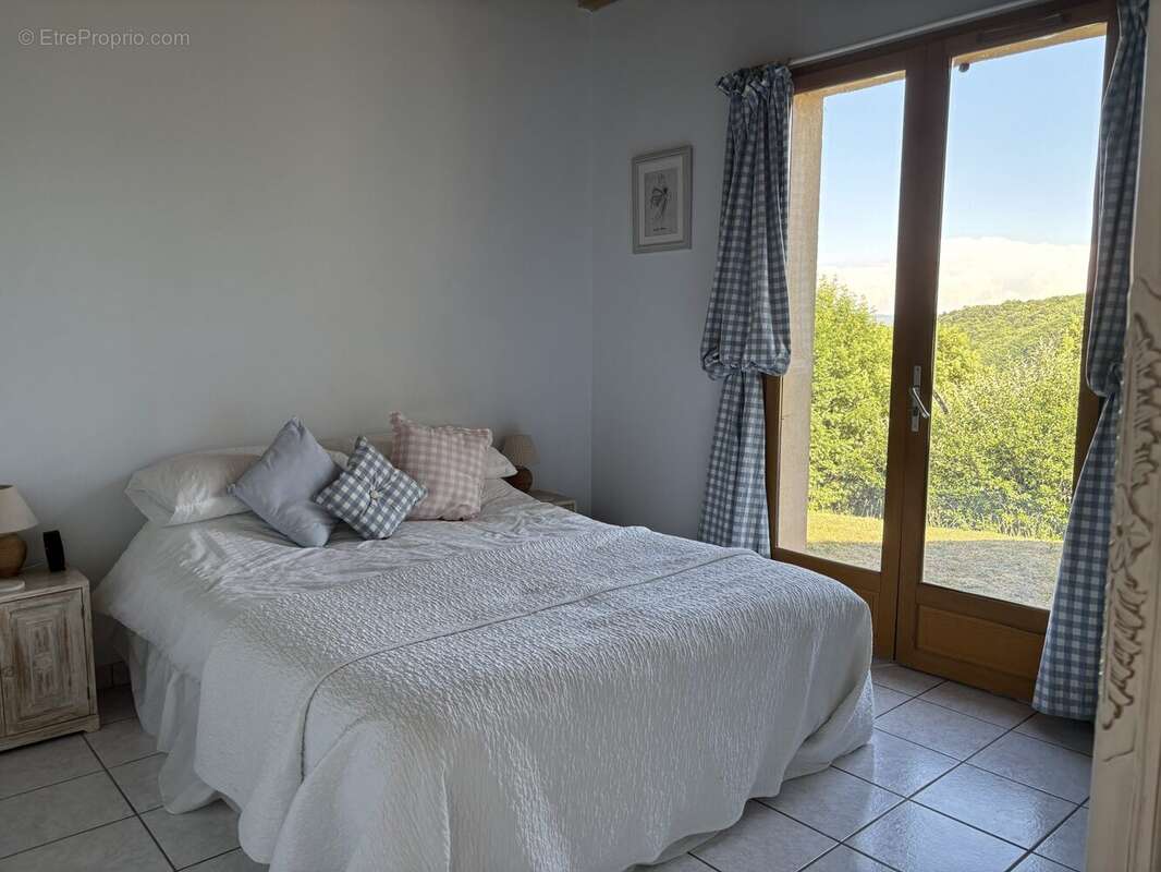 Maison 78 m² à Aizac  - photo 4